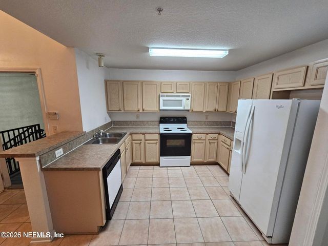 6105 MAGGIES Circle 115, Jacksonville, FL 32244
