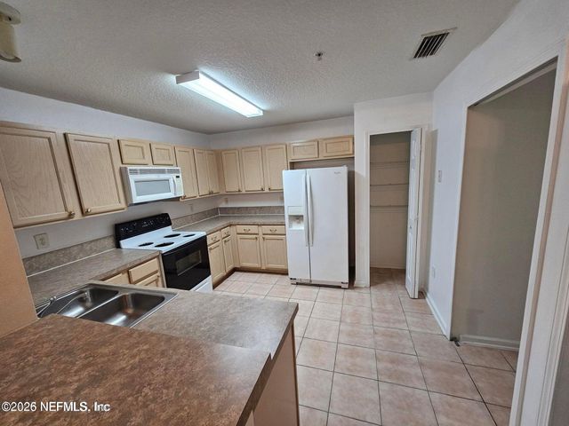 6105 MAGGIES Circle 115, Jacksonville, FL 32244