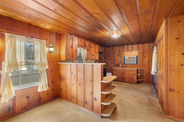 323 Harbert Street, Columbus, TX 78934