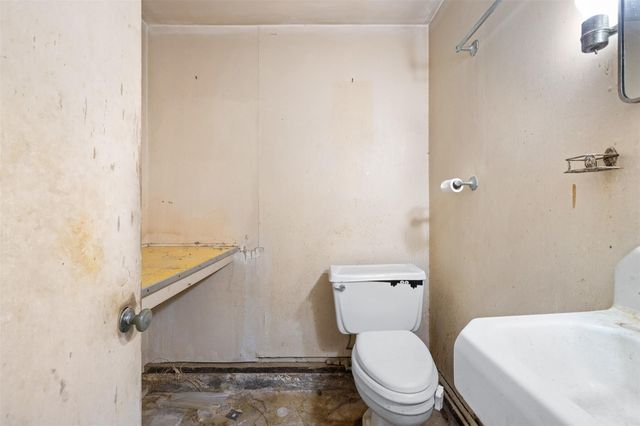 323 Harbert Street, Columbus, TX 78934