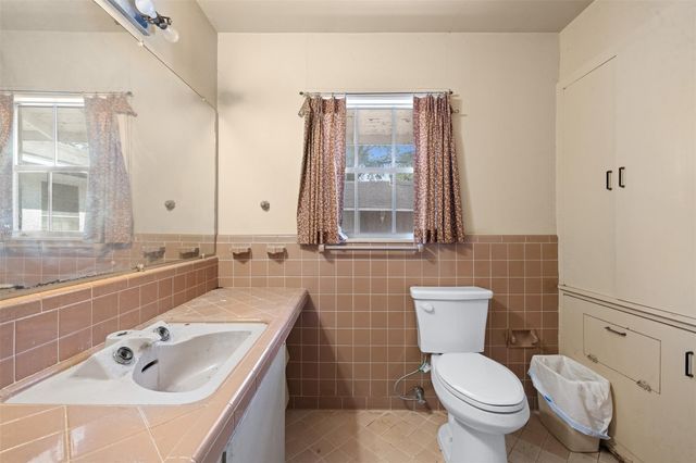 323 Harbert Street, Columbus, TX 78934