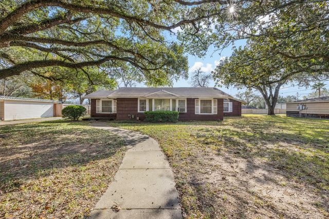 323 Harbert Street, Columbus, TX 78934