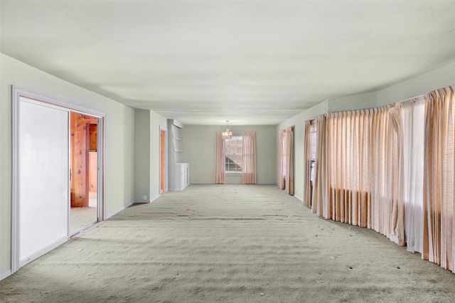 323 Harbert Street, Columbus, TX 78934