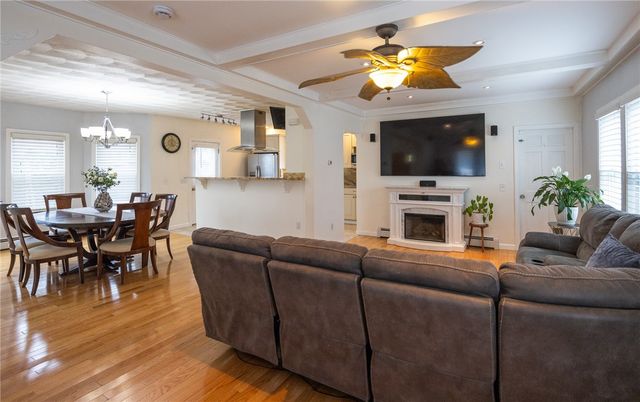 34 Shore Road, East Providence, RI 02915
