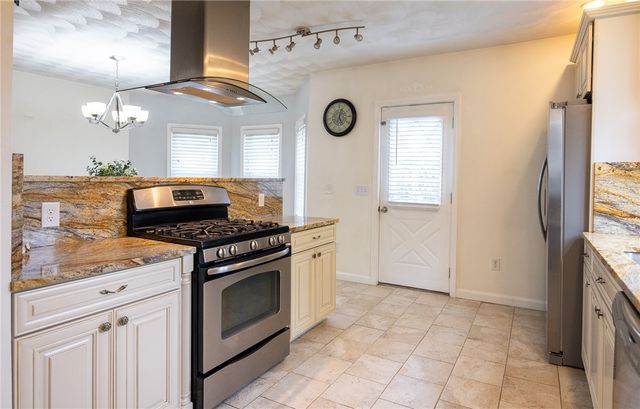 34 Shore Road, East Providence, RI 02915