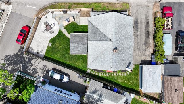 34 Shore Road, East Providence, RI 02915