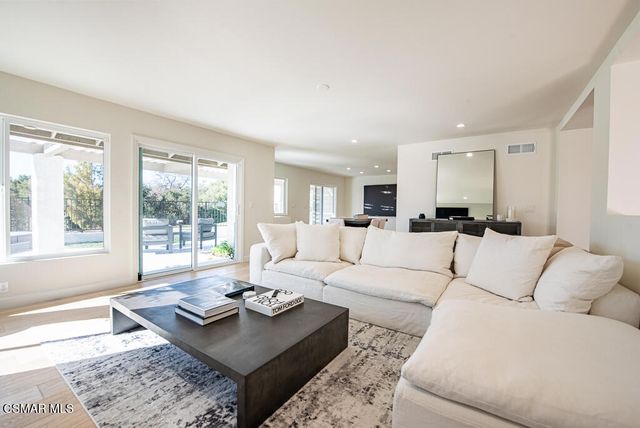 1725 Royal Saint George Drive, Westlake Village, CA 91362