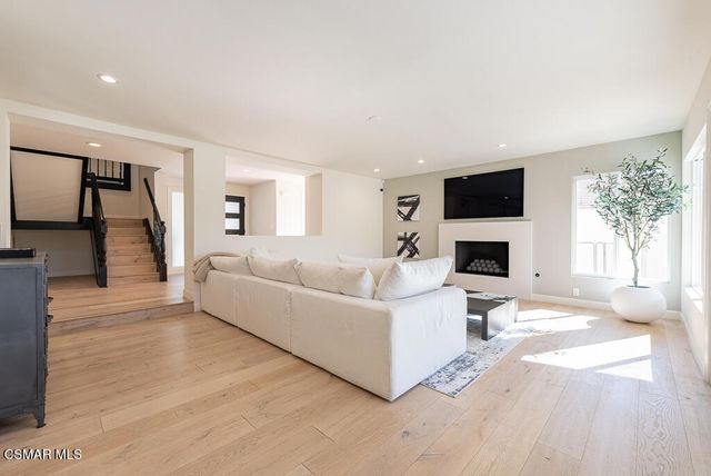 1725 Royal Saint George Drive, Westlake Village, CA 91362