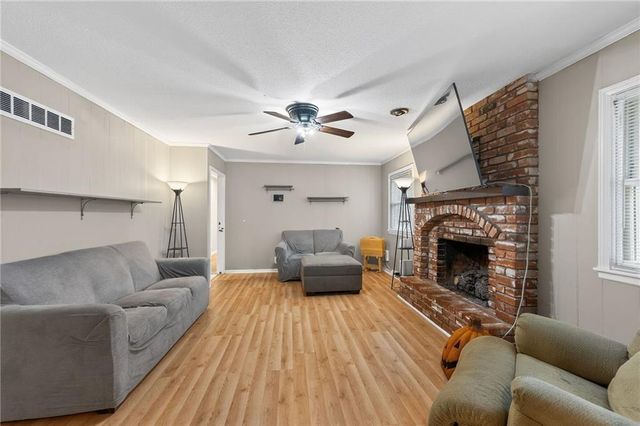 6761 N Woodland Avenue, Kansas City, MO 64118