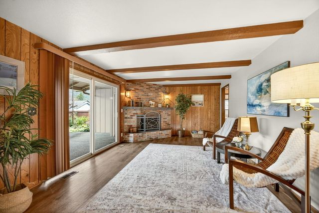 704 NW Sandy Drive, Grants Pass, OR 97526