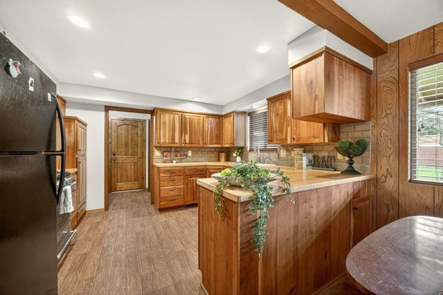 704 NW Sandy Drive, Grants Pass, OR 97526