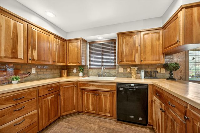 704 NW Sandy Drive, Grants Pass, OR 97526