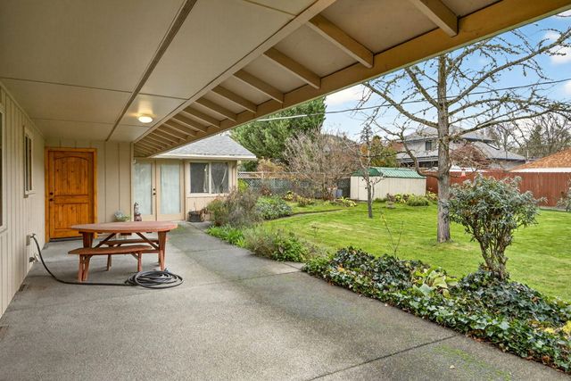 704 NW Sandy Drive, Grants Pass, OR 97526