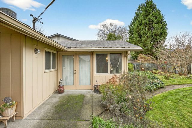 704 NW Sandy Drive, Grants Pass, OR 97526