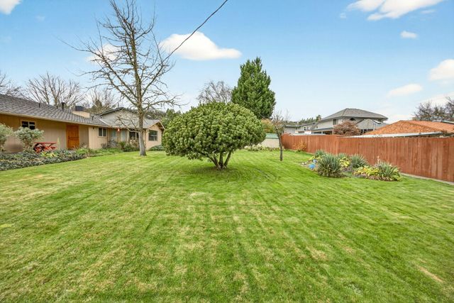 704 NW Sandy Drive, Grants Pass, OR 97526