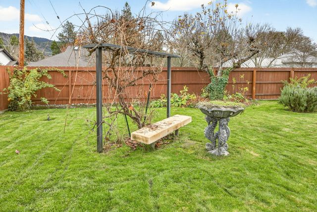 704 NW Sandy Drive, Grants Pass, OR 97526