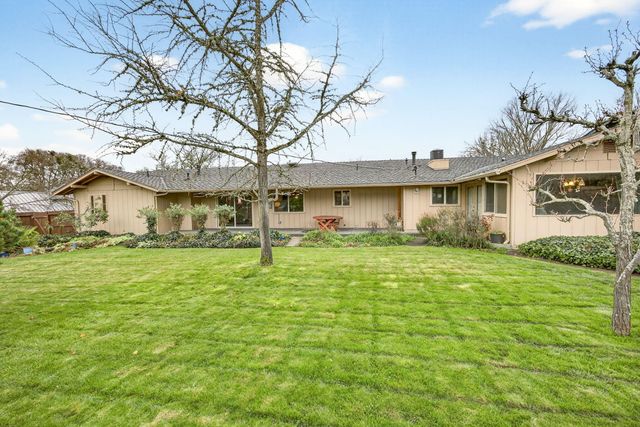 704 NW Sandy Drive, Grants Pass, OR 97526