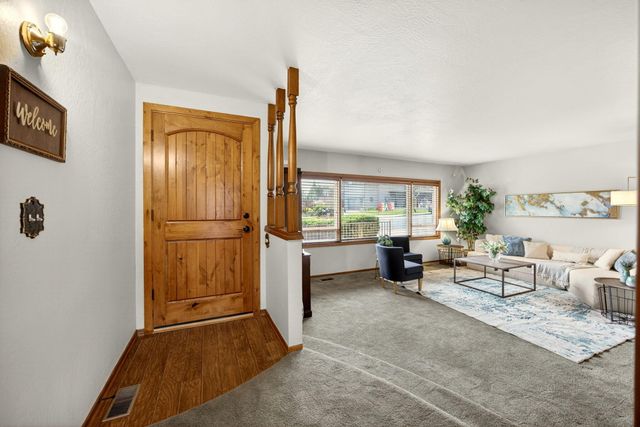 704 NW Sandy Drive, Grants Pass, OR 97526