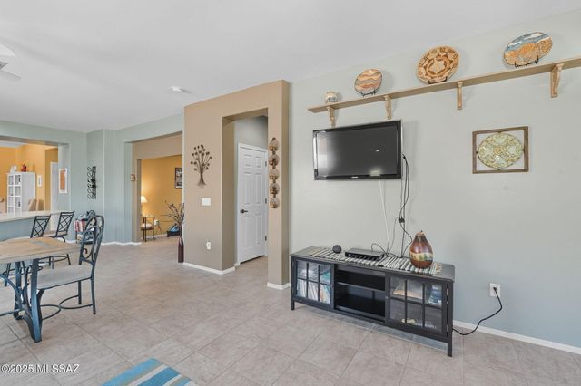 897 N Delacroix Drive, Green Valley, AZ 85614