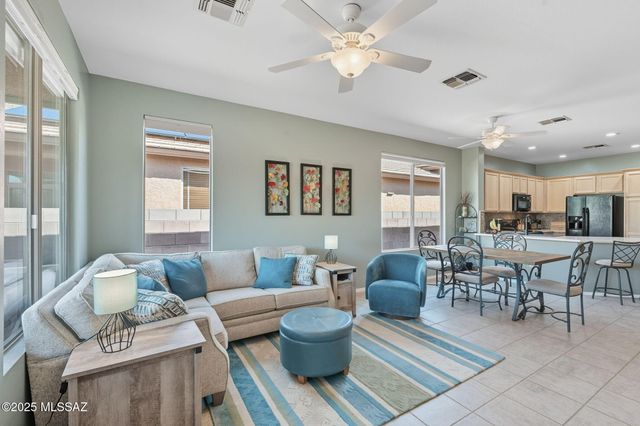 897 N Delacroix Drive, Green Valley, AZ 85614