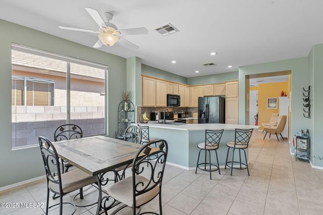 897 N Delacroix Drive, Green Valley, AZ 85614