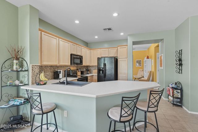 897 N Delacroix Drive, Green Valley, AZ 85614