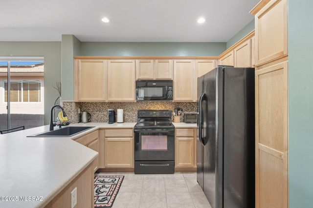 897 N Delacroix Drive, Green Valley, AZ 85614