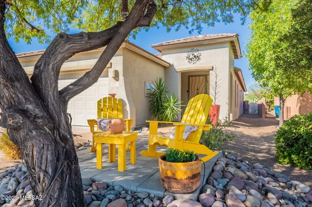 897 N Delacroix Drive, Green Valley, AZ 85614