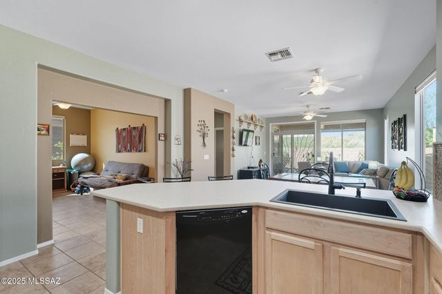 897 N Delacroix Drive, Green Valley, AZ 85614