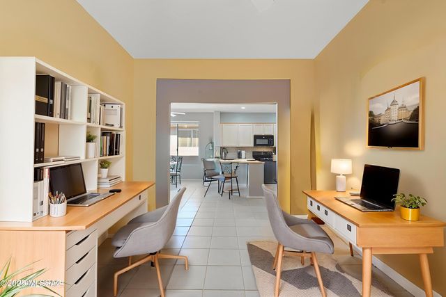 897 N Delacroix Drive, Green Valley, AZ 85614