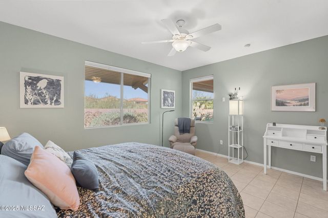 897 N Delacroix Drive, Green Valley, AZ 85614