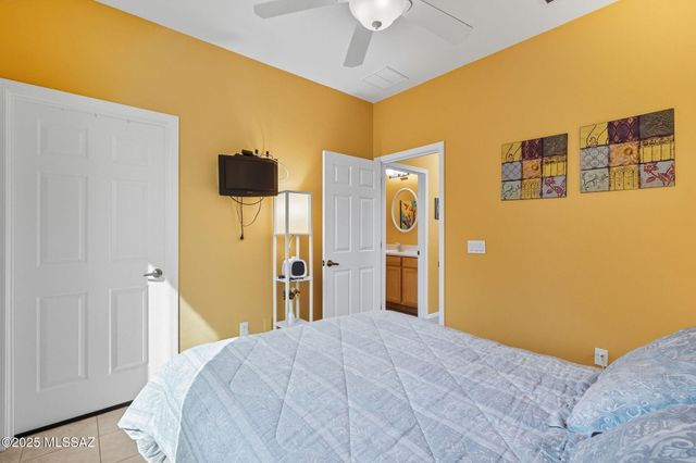 897 N Delacroix Drive, Green Valley, AZ 85614