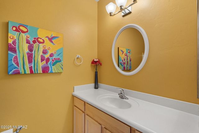 897 N Delacroix Drive, Green Valley, AZ 85614