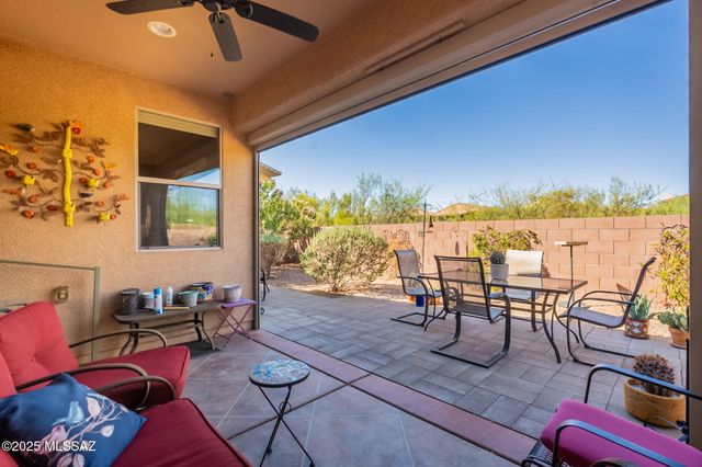 897 N Delacroix Drive, Green Valley, AZ 85614