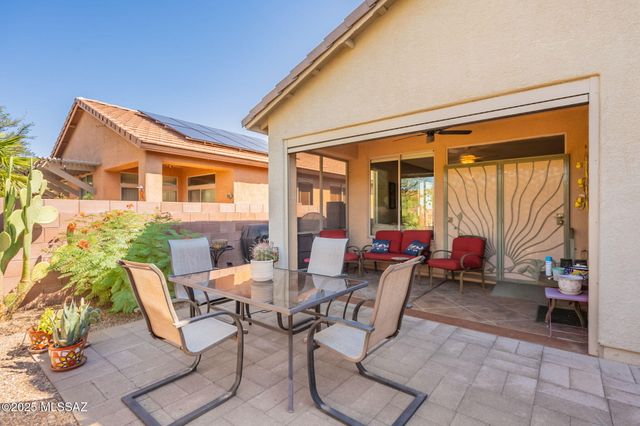 897 N Delacroix Drive, Green Valley, AZ 85614