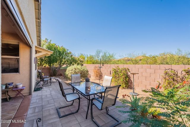 897 N Delacroix Drive, Green Valley, AZ 85614