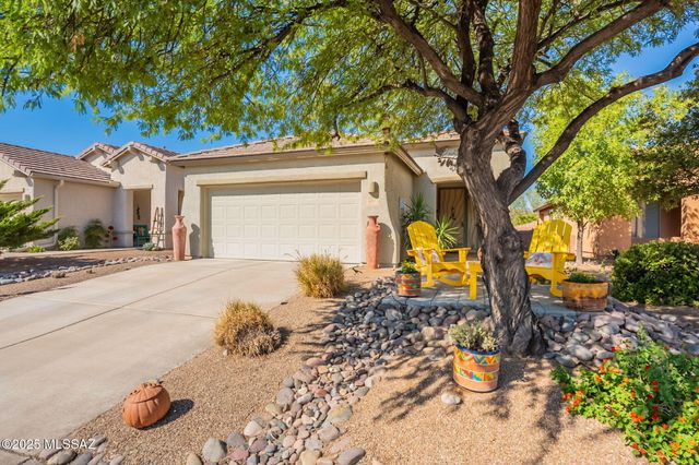 897 N Delacroix Drive, Green Valley, AZ 85614
