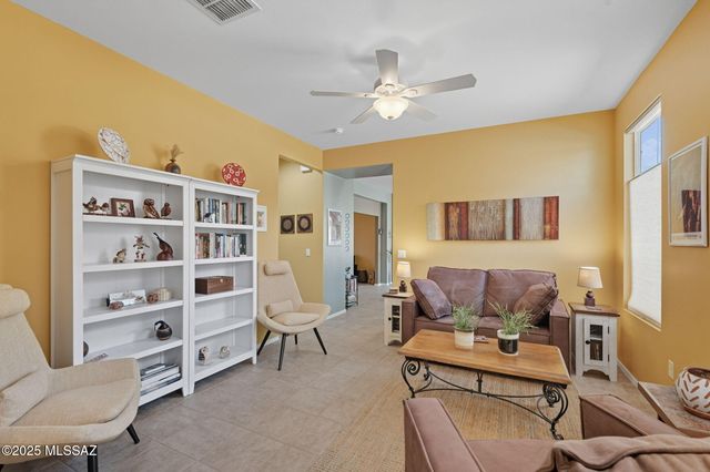 897 N Delacroix Drive, Green Valley, AZ 85614