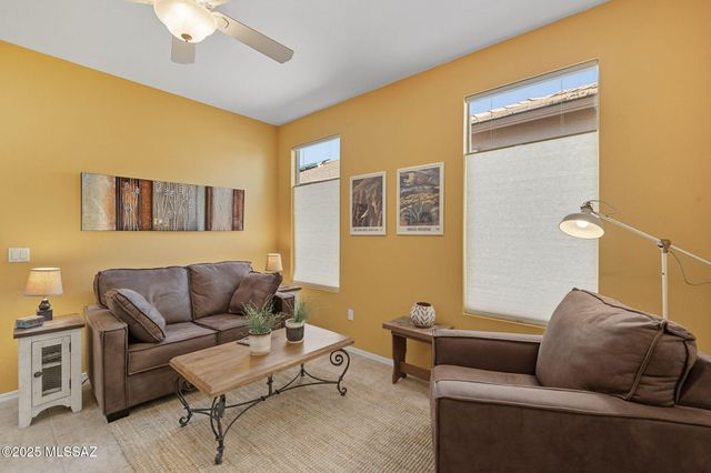 897 N Delacroix Drive, Green Valley, AZ 85614