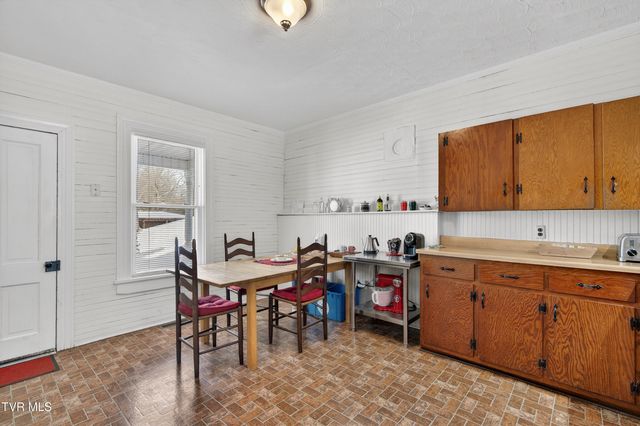 15439 Prices Bridge Road, Glade Spring, VA 24340