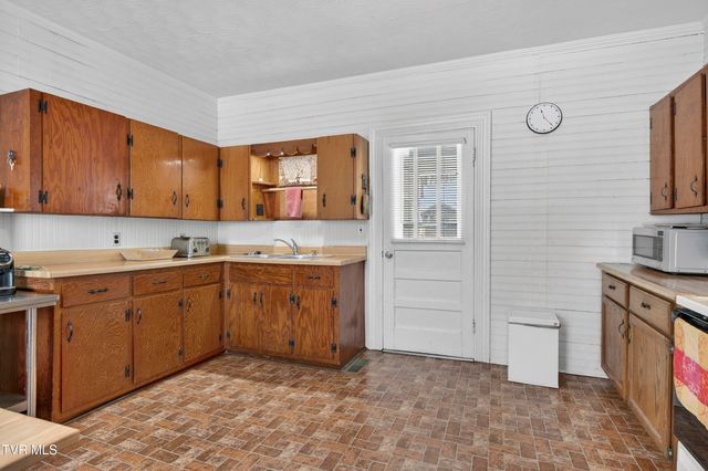 15439 Prices Bridge Road, Glade Spring, VA 24340