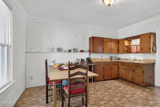 15439 Prices Bridge Road, Glade Spring, VA 24340