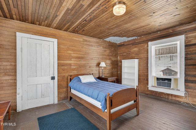 15439 Prices Bridge Road, Glade Spring, VA 24340