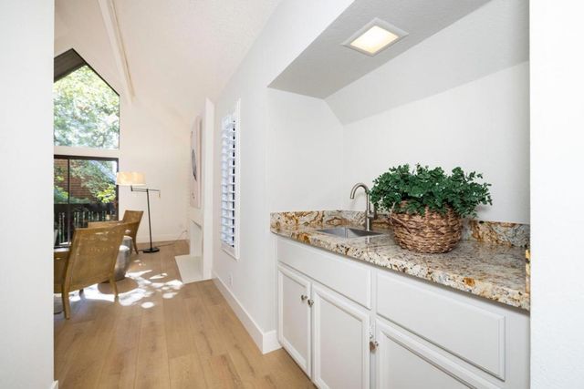 561 Thain Way, Palo Alto, CA 94306