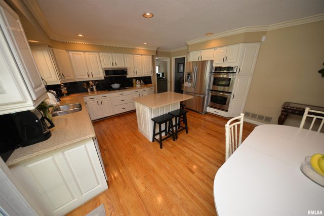 616 SEVILLE Drive, Mt Vernon, IL 62864