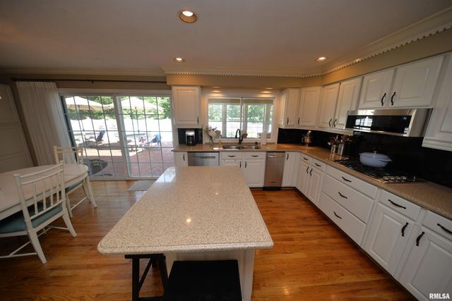 616 SEVILLE Drive, Mt Vernon, IL 62864