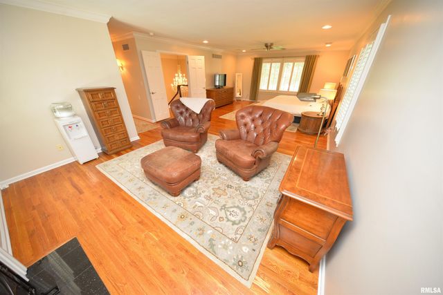 616 SEVILLE Drive, Mt Vernon, IL 62864