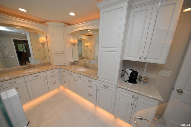 616 SEVILLE Drive, Mt Vernon, IL 62864