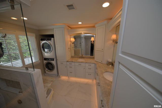 616 SEVILLE Drive, Mt Vernon, IL 62864