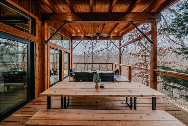 9961 Coose Bay Boulevard, Rogers, AR 72756